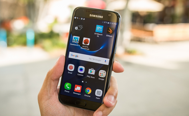 Màn hình Galaxy S7 sắc nét, gọn gàng