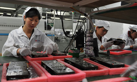 Apple-workers-in-China-007