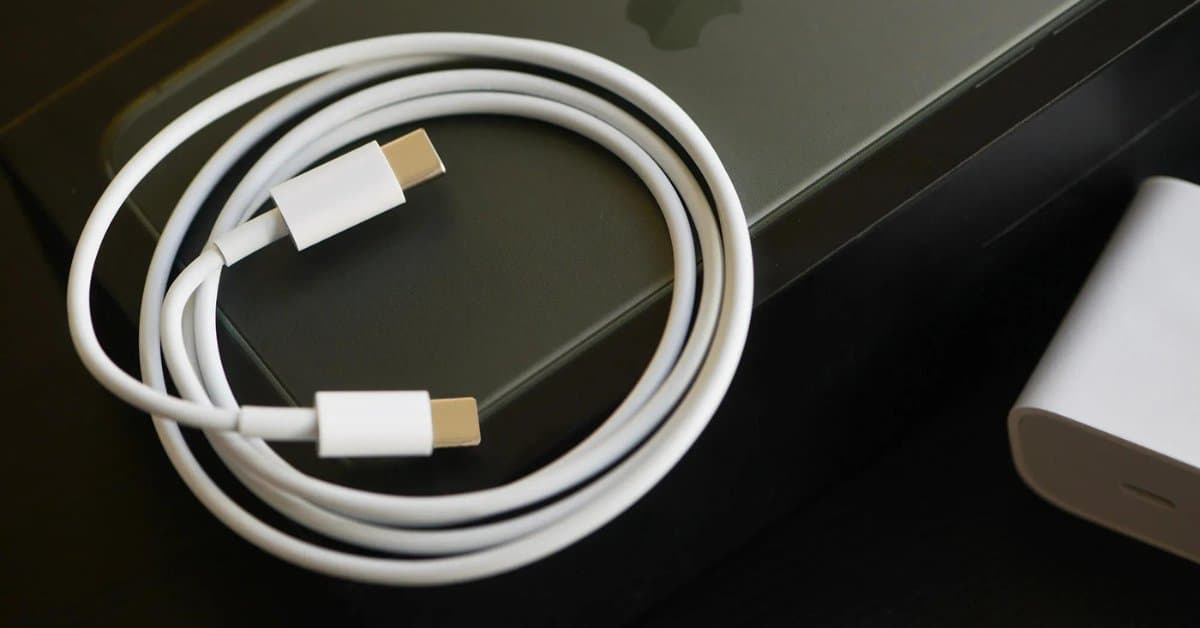iPhone 14 Pro Max dùng sạc gì? Sạc nhanh có an toàn không?