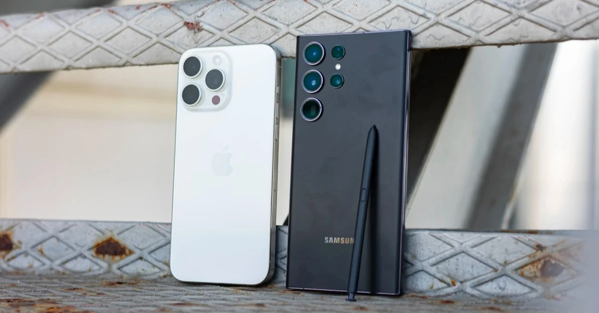 So sánh iPhone 15 Pro Max và Samsung S23 Ultra: Mua flagship nào năm 2026?