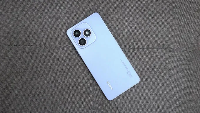 HONOR X8d dễ dàng gợi nhớ đến ngôn ngữ thiết kế vuông vức thời thượng