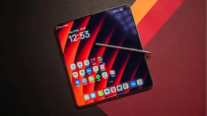 Một điểm cộng lớn là cả hai màn hình đều hỗ trợ cảm ứng bằng bút AI Magic Pen