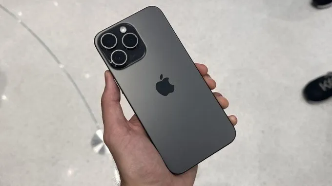 iPhone 15 Pro Max màu Titan Đen
