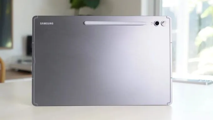 Thiết kế bên ngoài Galaxy S10 Ultra