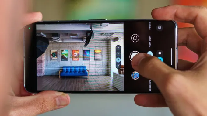 Giao diện camera của Pixel 8 Pro