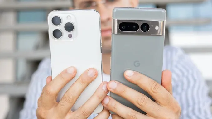 Thiết kế của iPhone 15 Pro Max và Google Pixel 7 Pro
