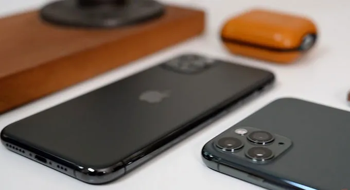So sánh chi tiết Google Pixel 6 và iPhone 11 Pro Max màn hình mới