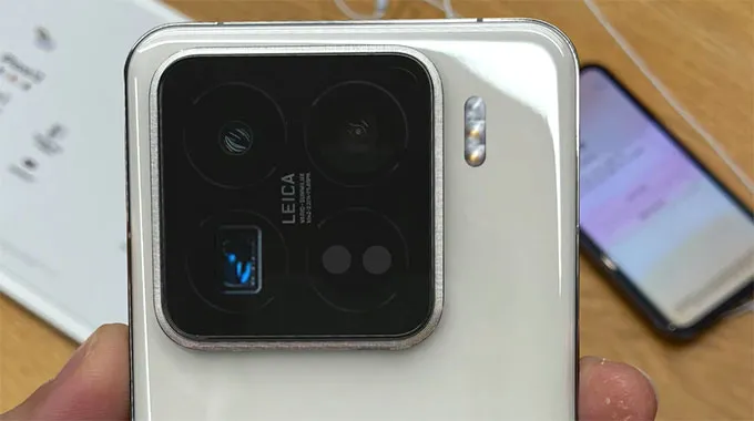 Xiaomi 15 Pro được trang bị hệ thống 3 camera