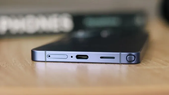 So sánh Galaxy S26 Ultra vs Xiaomi 17 Ultra về pin