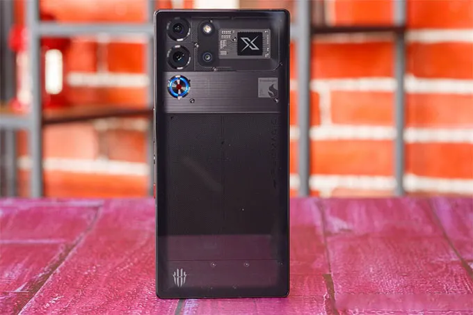 Red Magic 10 Pro có tản nhiệt kim loại lỏng tổng hợp