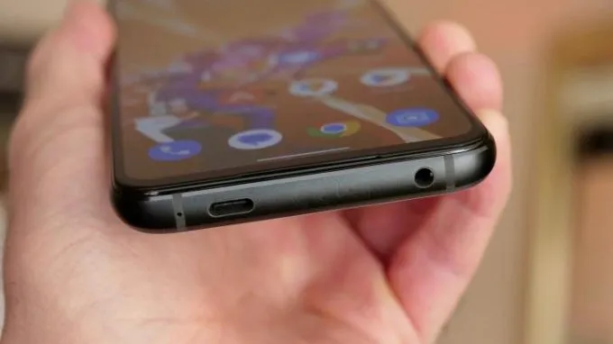 ROG Phone 7 được hỗ trợ nhiều cổng kết nối khác nhau