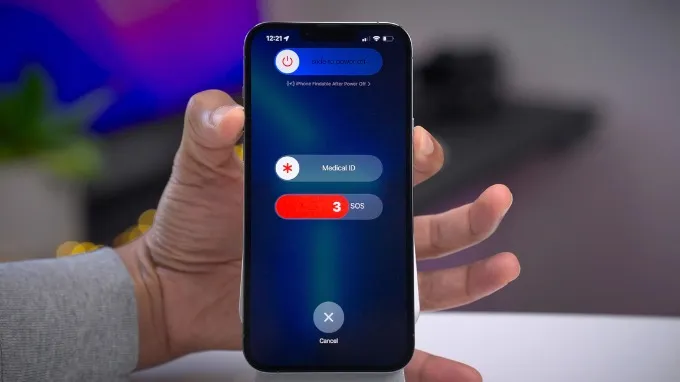 Khởi động lại iPhone để làm mới kết nối mạng