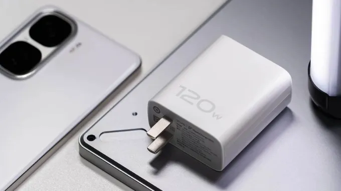 iQOO Neo 10 vừa có viên pin lớn hơn, vừa hỗ trợ sạc nhanh hơn