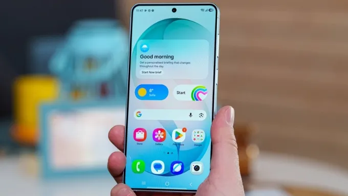 So sánh Samsung Galaxy S26 Plus và Xiaomi 17 Pro Max về màn hình cho thấy sự khác biệt rõ rệt về kích thước và công nghệ
