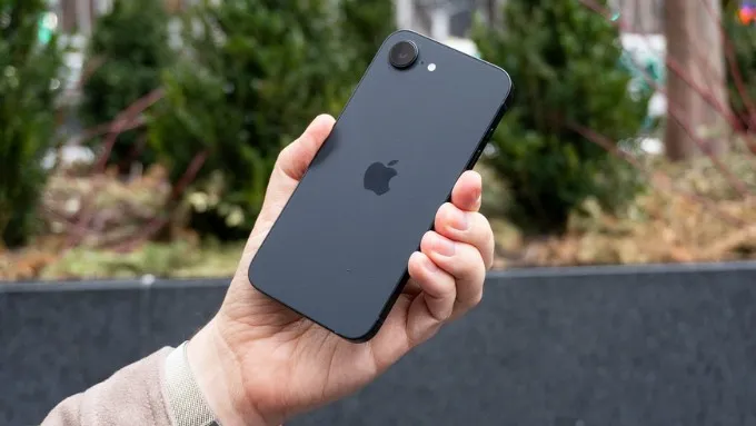 Đánh giá iPhone 16e về thiết kế