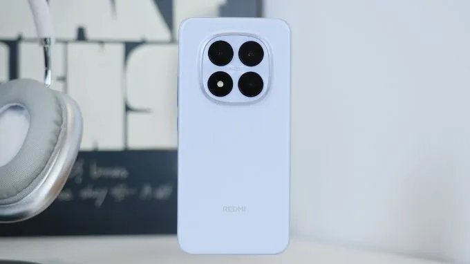 So sánh thiết kế Xiaomi Redmi 15 và Xiaomi Redmi Note 15 Pro