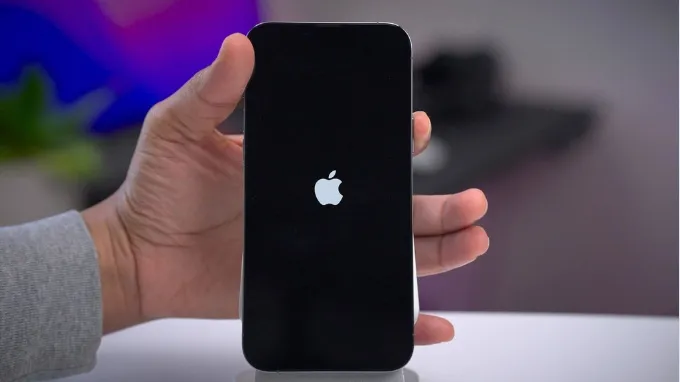 Khởi động lại iPhone