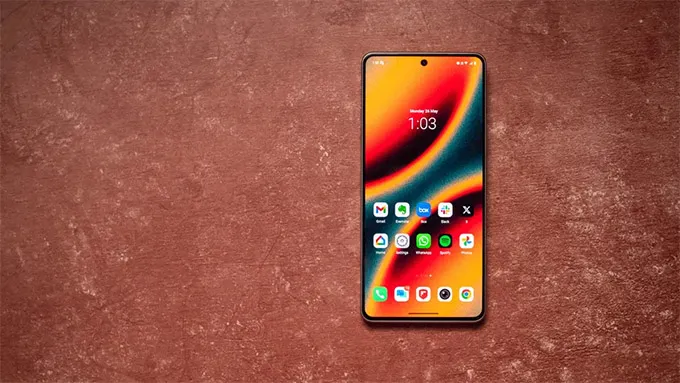 Màn hình AMOLED 6,78 inch sống động