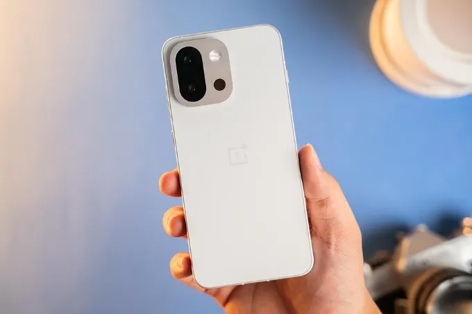 Thiết kế bên ngoài OnePlus 13T