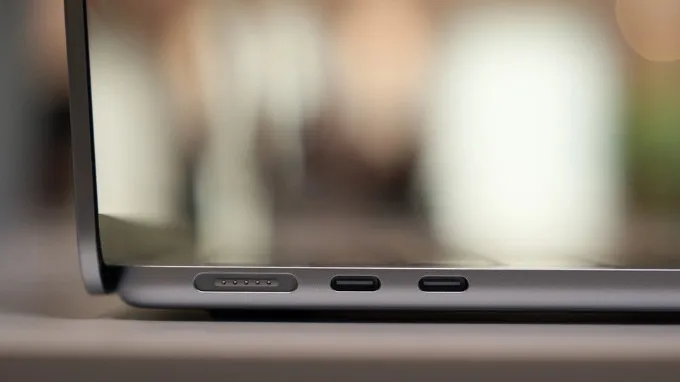 Đánh giá MacBook Air M4 về pin và sạc