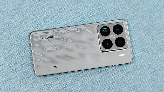 Xiaomi 15 Pro có thiết kế cao cấp