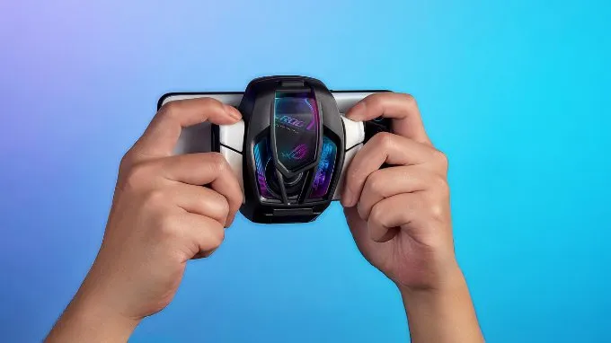 ROG Phone 7 cùng quạt AeroActive Cooler 7 hoàn toàn mới