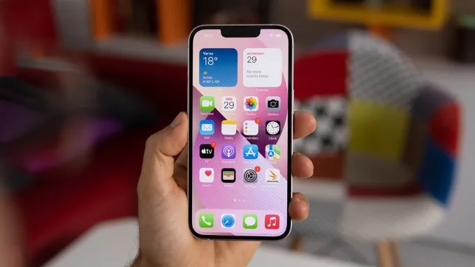 Màn hình hiển thị iPhone 13