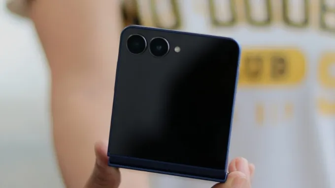 Galaxy Z Flip 8 được trang bị camera chính 50MP với cảm biến lớn hơn