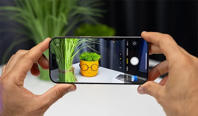 Điện thoại iPhone 16 Pro được trang bị thiết lập ba camera