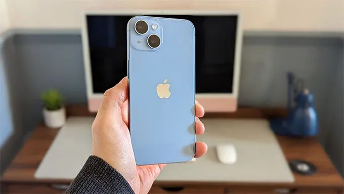 iPhone 14 sử dụng camera chéo