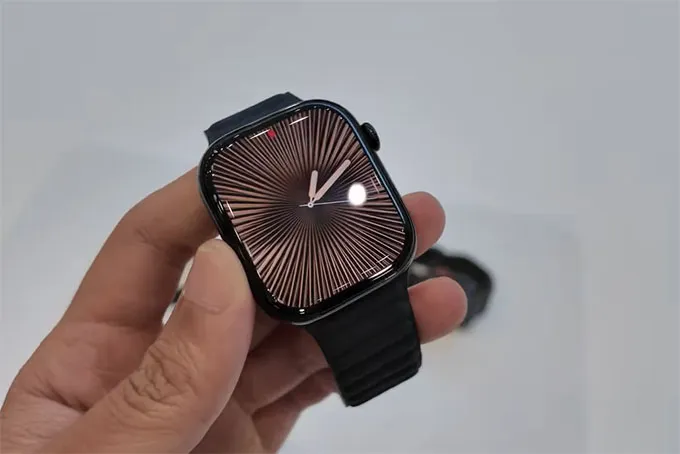 Màn hình Apple Watch series 10 lớn, sáng và sắc nét hơn