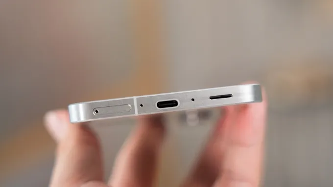 Galaxy A56 sở hữu viên pin 5.000mAh, hỗ trợ sạc nhanh 45W, mang lại tính linh hoạt trong các tình huống sử dụng hàng ngày