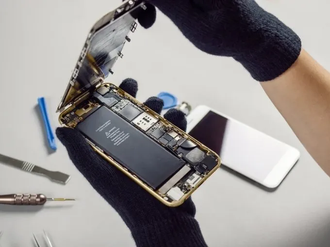 Thay pin iPhone ở đâu uy tín, an toàn?
