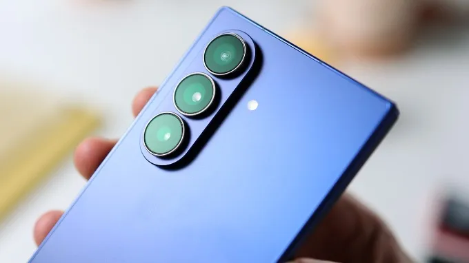 Galaxy Z Fold 7 được trang bị camera chính độ phân giải lên tới 200MP