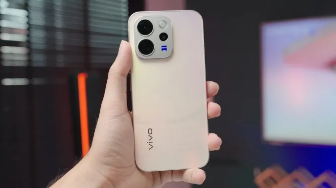 Vivo V70 đã khắc phục triệt để điều này bằng việc trang bị khung hợp kim nhôm