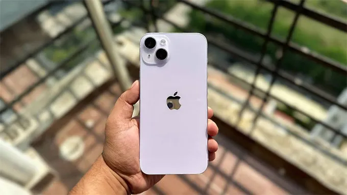 iPhone 14 Plus có thiết kế camera theo đường chéo