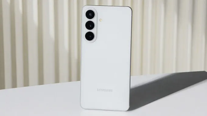 Samsung Galaxy S26 màu Trắng Classic