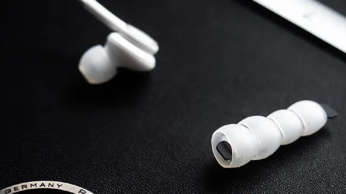 Tai nghe AKG S20 đi kèm nhiều kích thước nút tai
