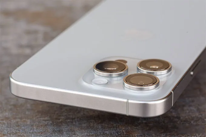 Camera iPhone 15 Pro Max 512GB VN/A được trang bị 3 ống kính