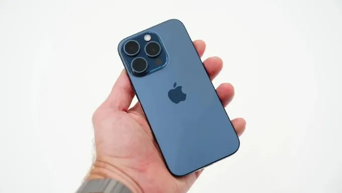 Hình trên tay iPhone 15 Pro Max