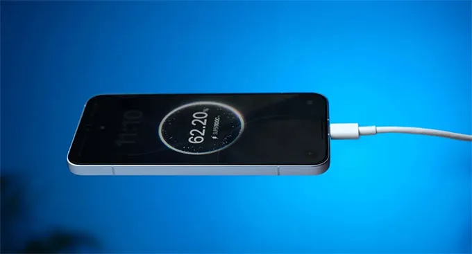 Pin silicon carbon dung lượng 6500mAh là một trong những ưu điểm củaOppo Reno 15 5G