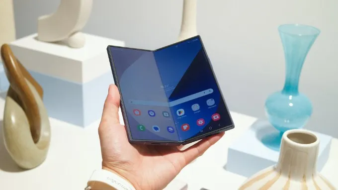 Samsung Galaxy Z Fold 6 có thời lượng pin lâu dài