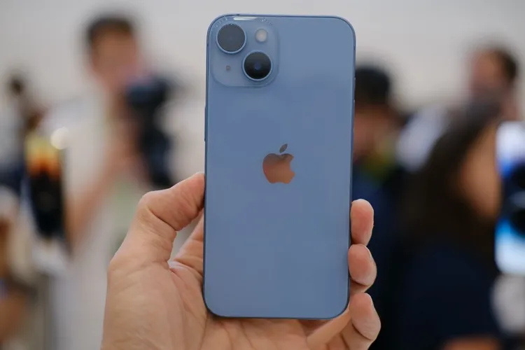 Thiết kế iPhone 14 Plus 512GB với khung nhôm và cụm camera chéo