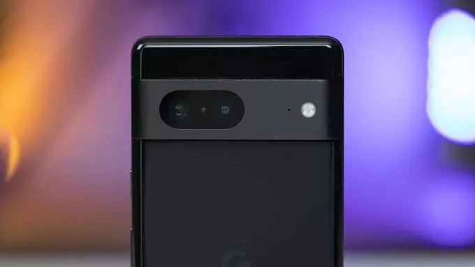 Điểm nổi bật lớn nhất của Google Pixel 7 tiếp tục nằm ở hệ thống camera được tối ưu mạnh bằng AI