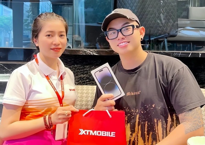 Ca sĩ Quang Đăng mua iPhone 14 tại XTmobile