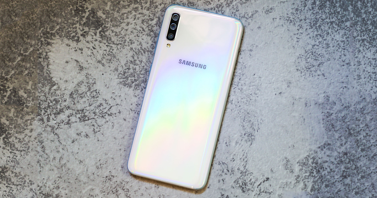 Galaxy A70 (hoặc Samsung Galaxy A70): Với thiết kế đẹp mắt, camera tuyệt vời và hiệu năng cao, Galaxy A70 của Samsung là một trong những thiết bị được yêu thích nhất. Khám phá ngay Galaxy A70 và tận hưởng cuộc sống tràn đầy màu sắc.