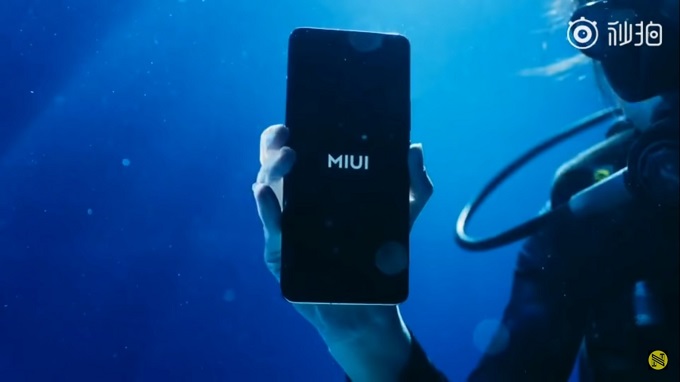 Chiếc Xiaomi Mi 1 Ultra được khởi động dưới nước