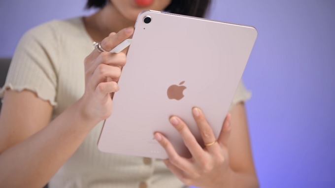 Cung cấp sức mạnh hiệu năng của iPad Air 5 256GB Wifi là bộ vi xử lý Apple M1 tiên tiến nhất hiện nay