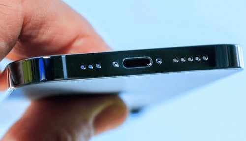 Gurman tiết lộ iPhone 14 kết nối với Lightning, iPhone 15 bắt đầu chuyển đổi sang USB Type-C
