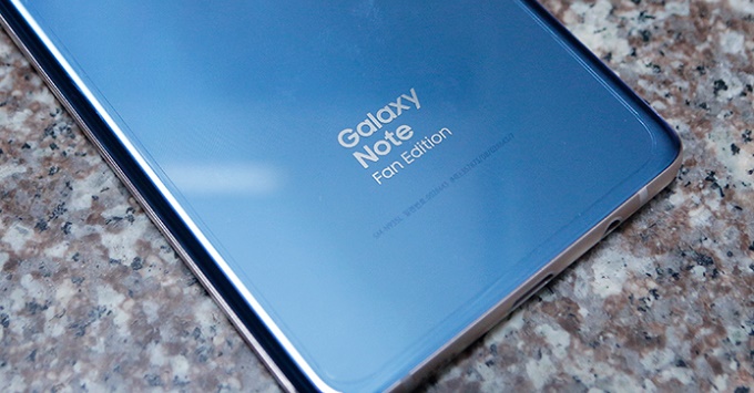 Mặt lưng máy nổi bật hàng chữ Galaxy Note Fan Edition